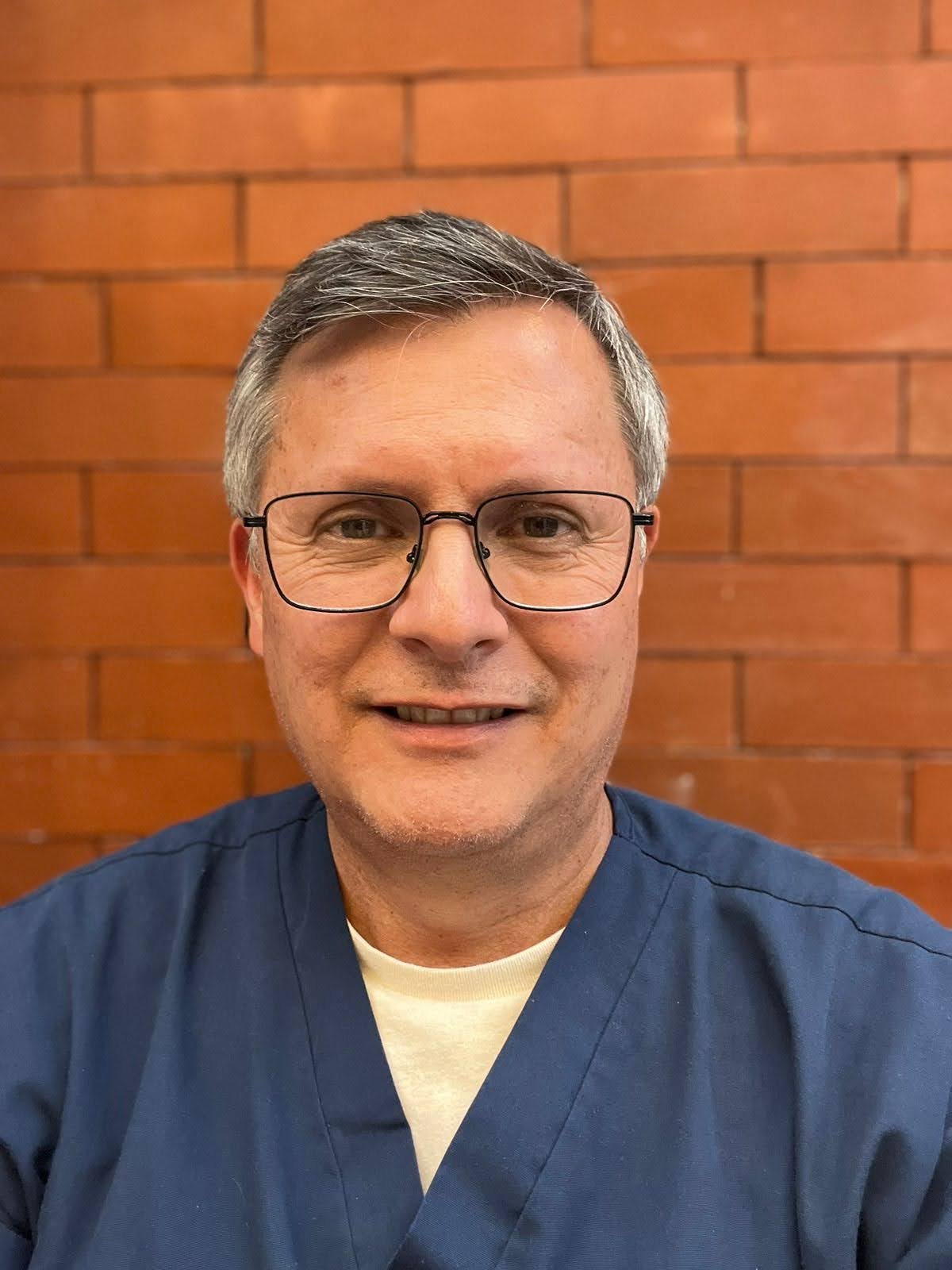 Dr. Tomas L Lopez